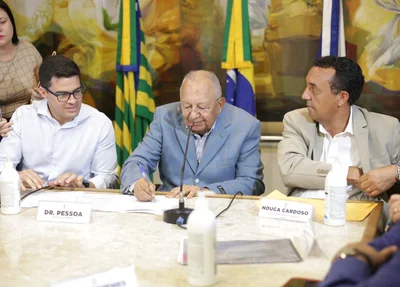 Dr. Pessoa assina contrato para adquirir prédio do Sesc Centro