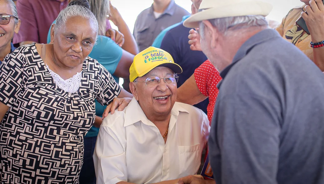Dr. Pessoa cumprimenta morador