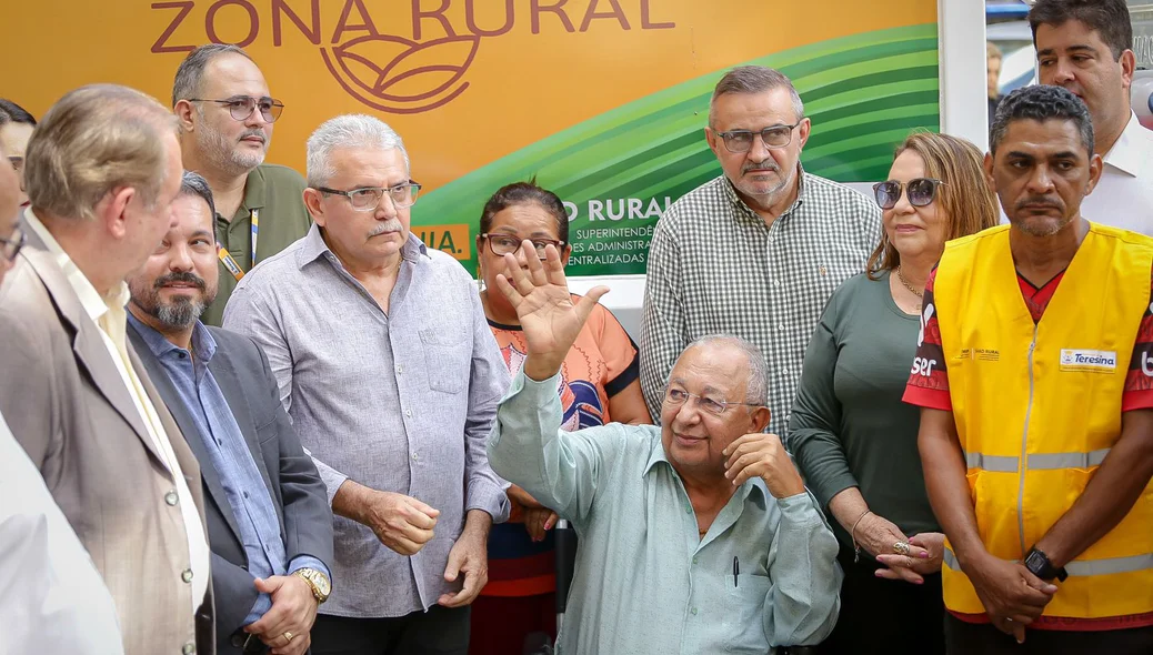 Dr. Pessoa e equipe de Governo