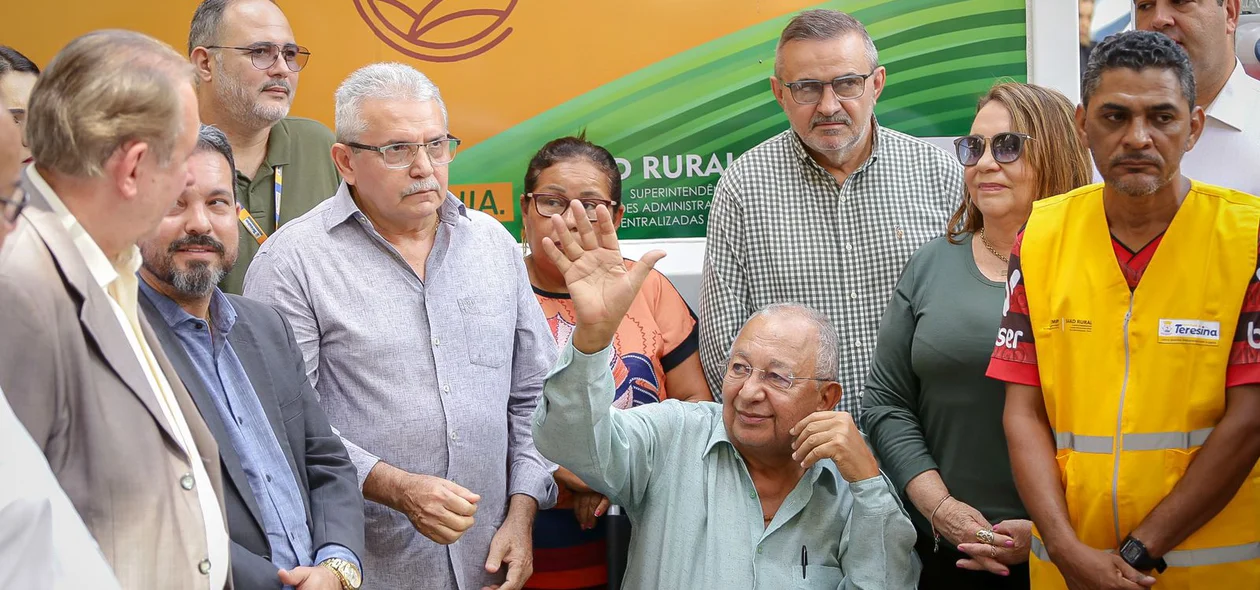 Dr. Pessoa e equipe de Governo