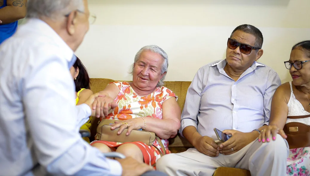 Dr. Pessoa recebe moradores do Monte Castelo