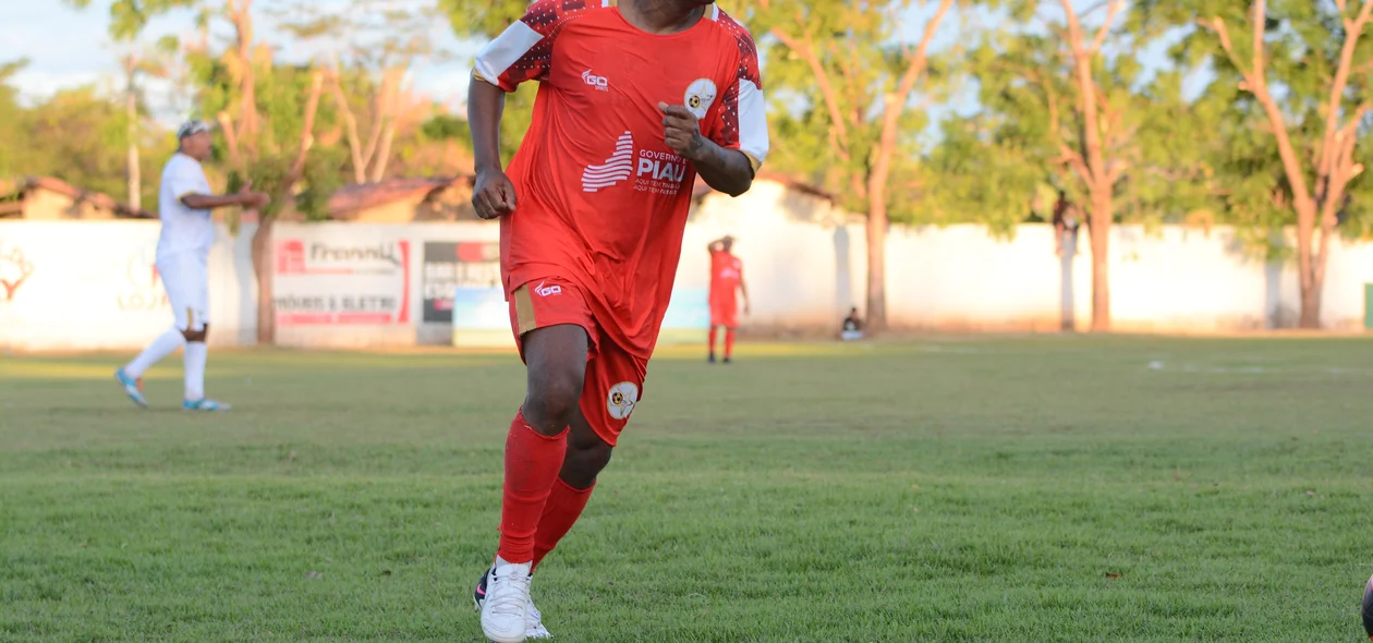 Edilson, ex atleta profissional de futebol
