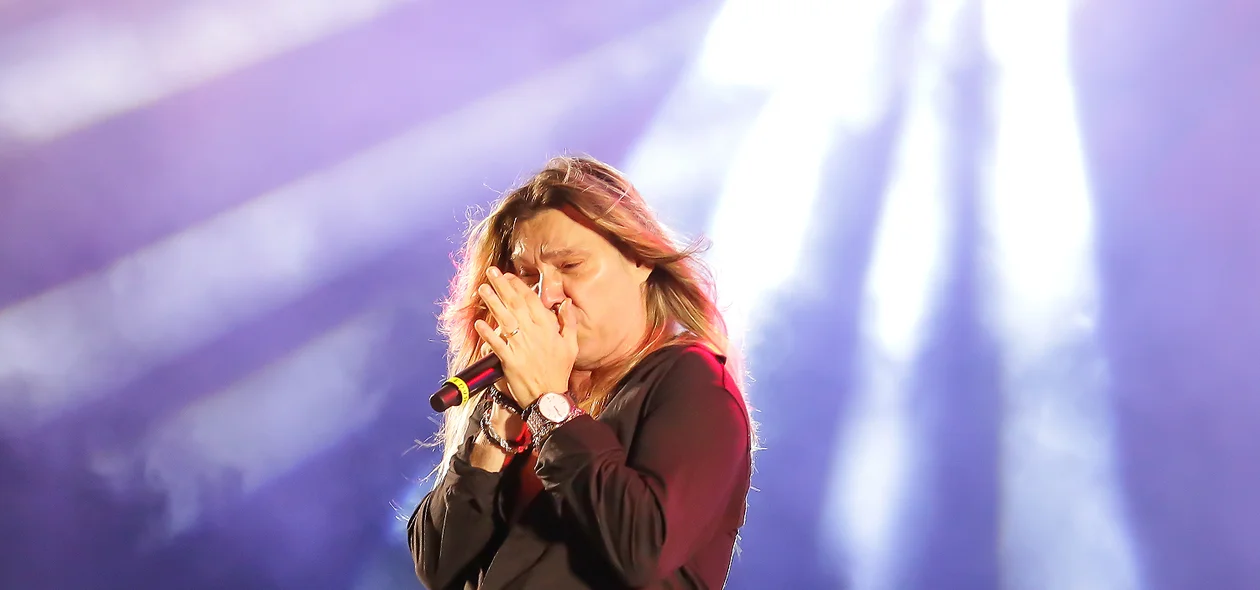 Edu Falaschi também se apresentou no sábado