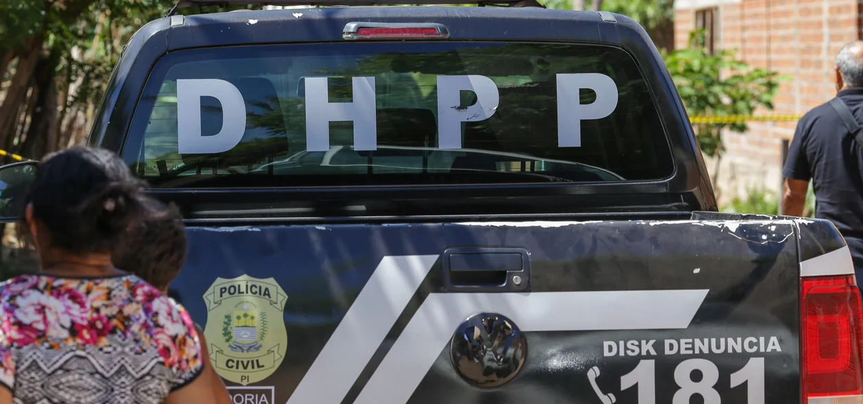 Equipe do DHPP no local do crime