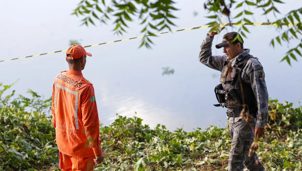 Equipes dos bombeiros e do 9º BPM foram acionados para o local