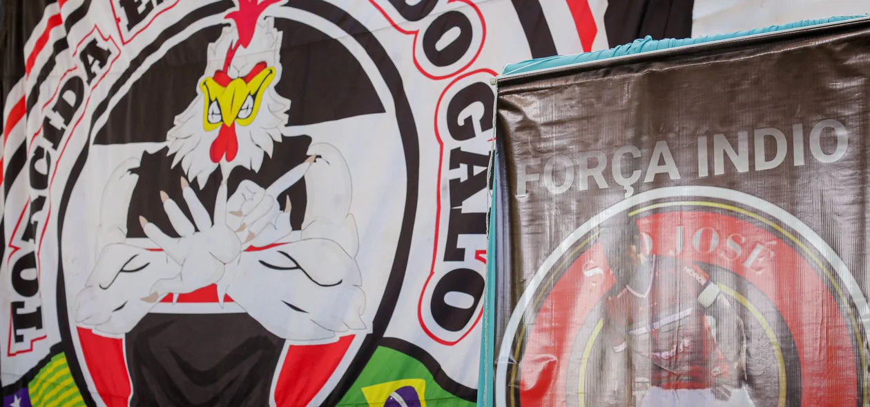 Esporão do Galo, torcida organizada do River, marcou presença no velório do zagueiro Índio