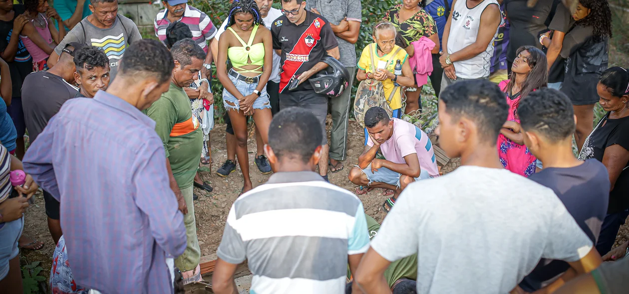 Familiares e amigos dão último adeus ao Ex-zagueiro Índio