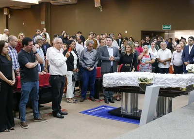 Familiares e amigos prestaram última homenagem a Celso Barros Coelho