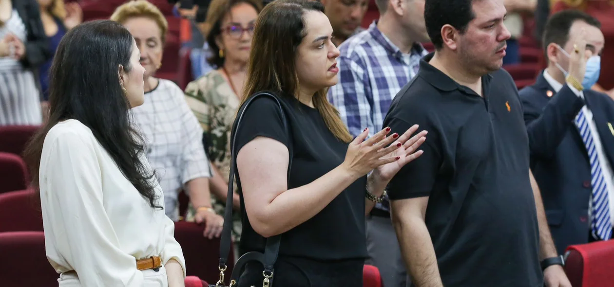 Familiares presentes no velório de Celso Barros Coelho