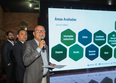 Franzé Silva, presidente da Alepi, fala aos presentes