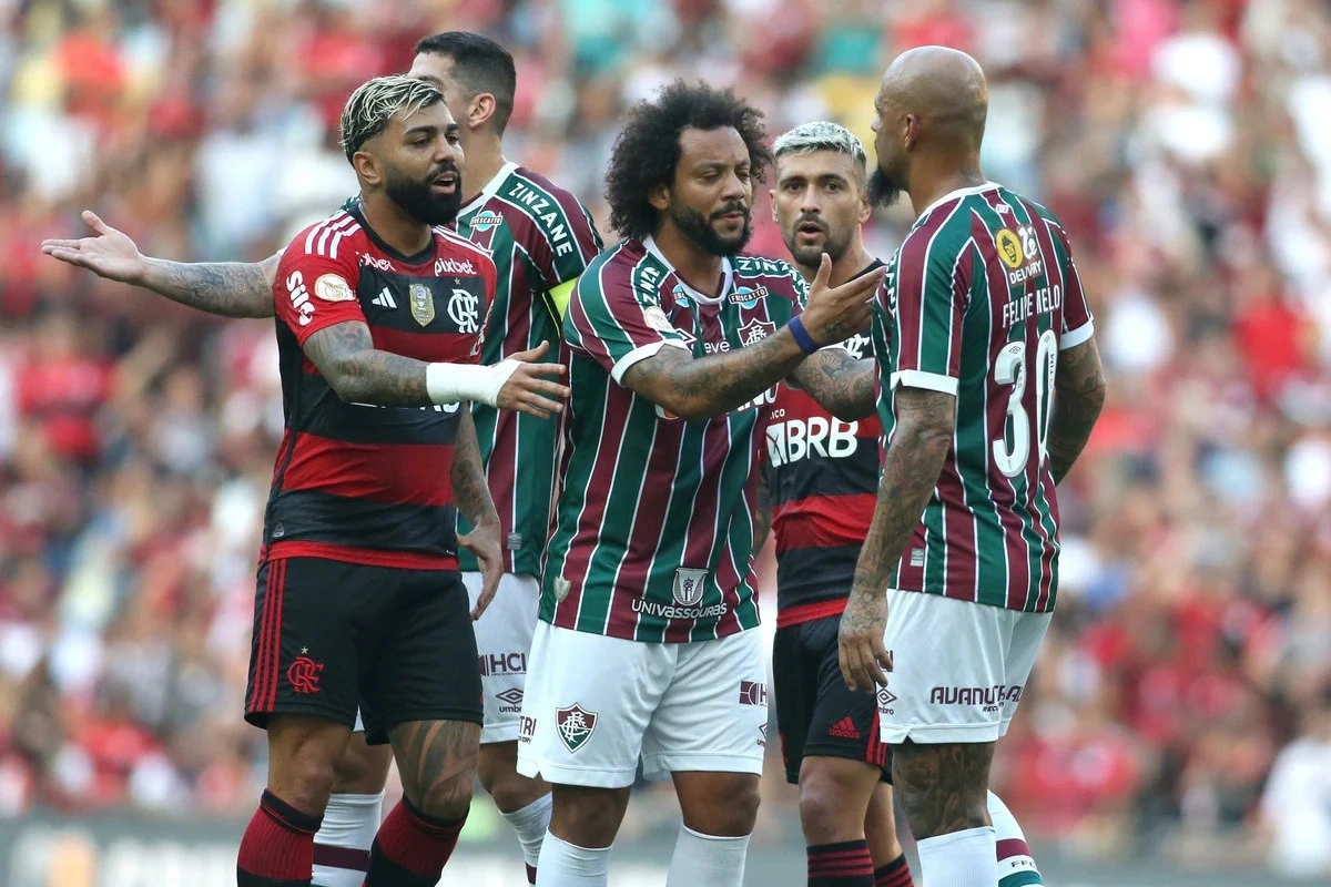 Gabriel Barbosa e Marcelo no clássico Fla-Flu pela 1ª rodada da Série A do Campeonato Brasileiro