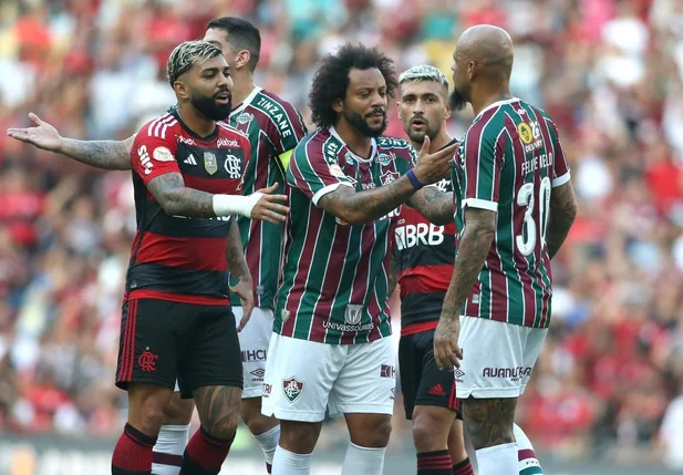 Gabriel Barbosa e Marcelo no clássico Fla-Flu pela 1ª rodada da Série A do Campeonato Brasileiro