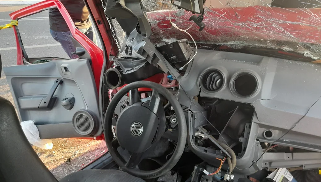 Gol ficou com o painel destruído