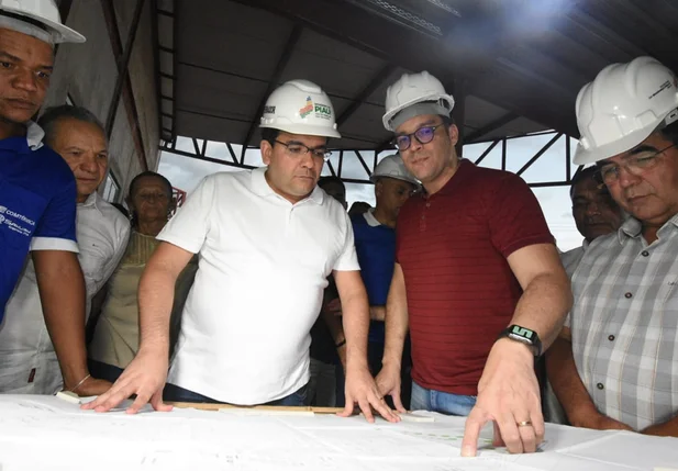 Governador Rafael Fonteles visitando obras em Picos