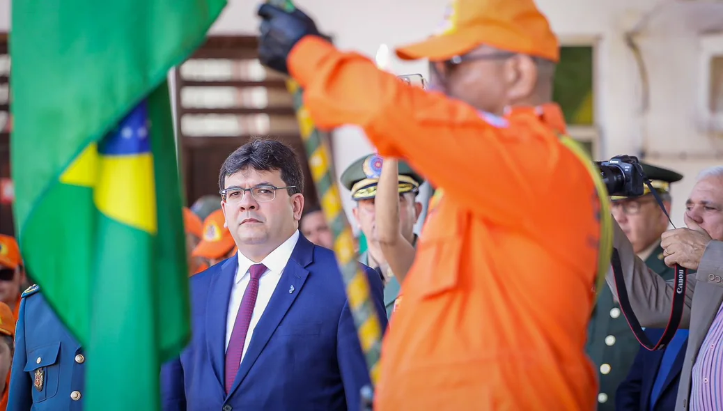 Hasteamento da bandeira do Brasil