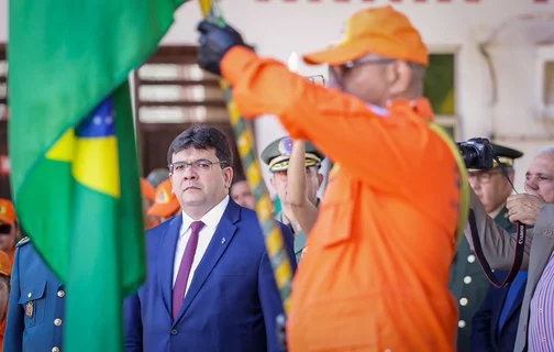 Hasteamento da bandeira do Brasil
