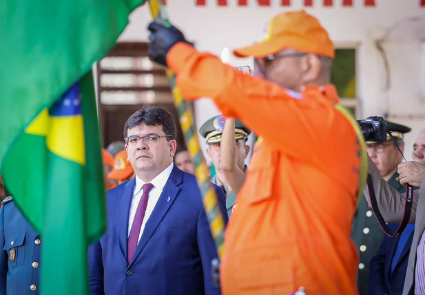 Hasteamento da bandeira do Brasil