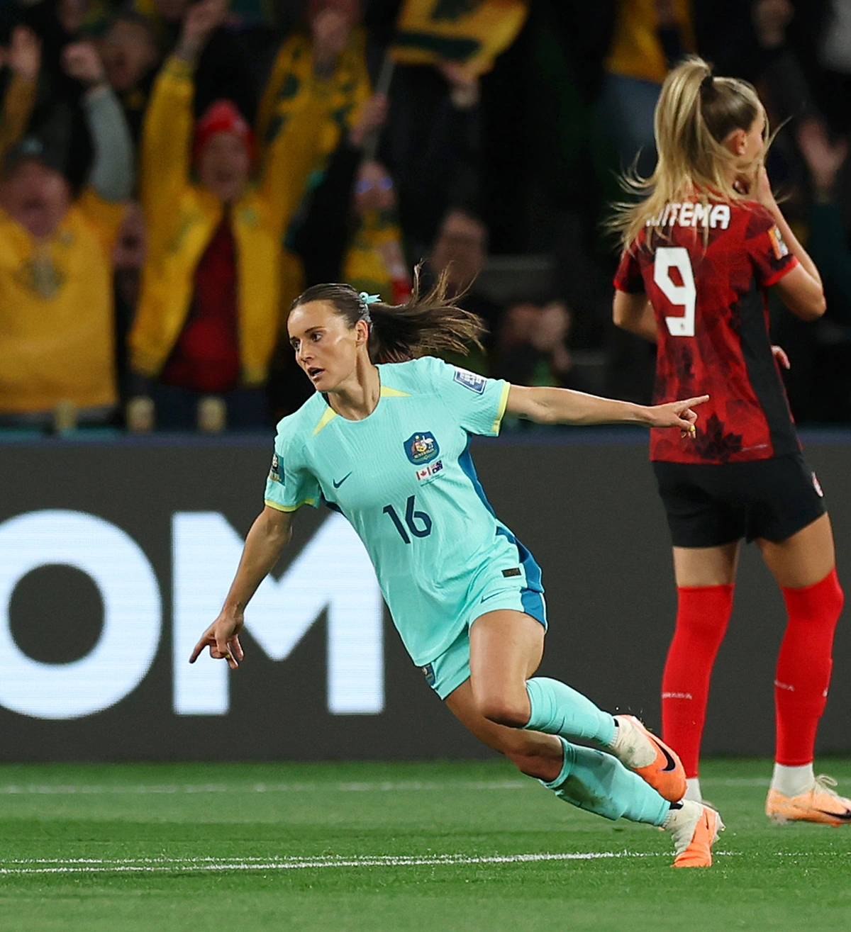 Hayley Raso marcou dois para a Austrália