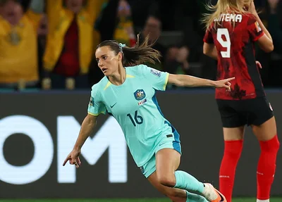 Hayley Raso marcou dois para a Austrália
