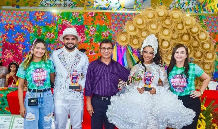 Houve entrega de prêmio em dinheiro para quadrilhas