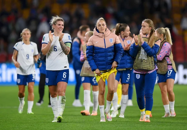 Inglaterra vence na primeira rodada da fase de grupos