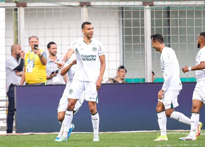 João Magno marcou o gol do Esmeraldino