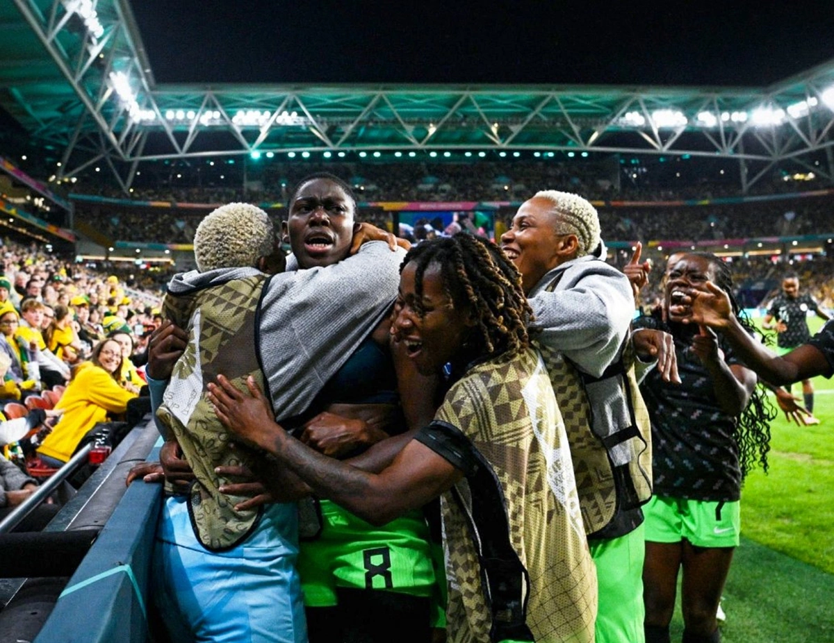 Jogadoras nigerianas comemoram vitória em cima da Austrália