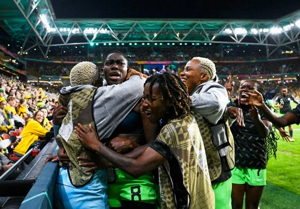 Jogadoras nigerianas comemoram vitória em cima da Austrália