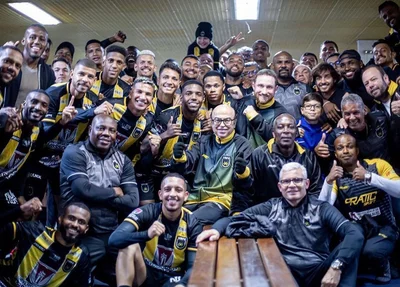 Jogadores do Volta Redonda comemoram vitória