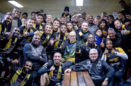 Jogadores do Volta Redonda comemoram vitória