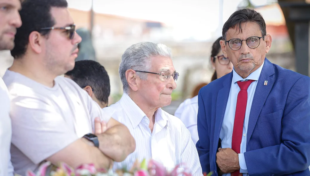 Juristas e amigos de Celso Barros Coelho estiveram presentes no sepultamento do ex-presidente da OAB-PI