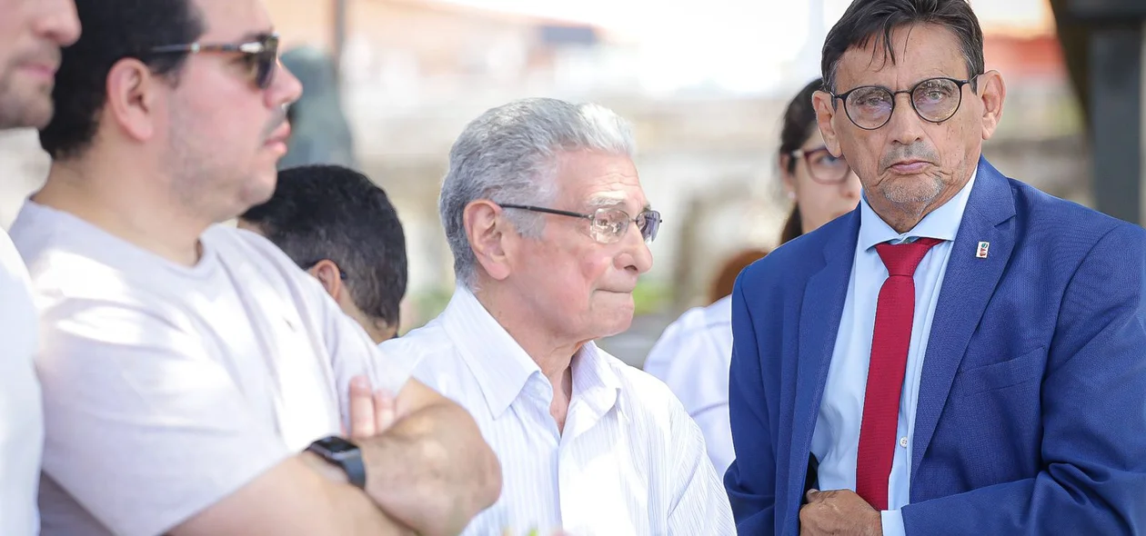 Juristas e amigos de Celso Barros Coelho estiveram presentes no sepultamento do ex-presidente da OAB-PI
