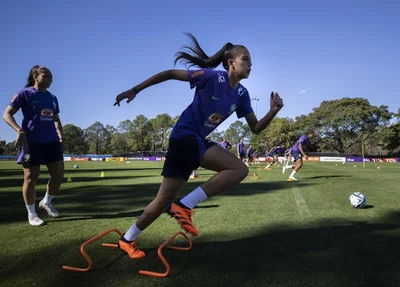 Lauren em treino com a seleção brasileira