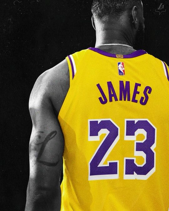 LeBron James volta ao nº 23