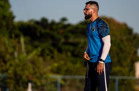Luan Carlos, técnico do Altos