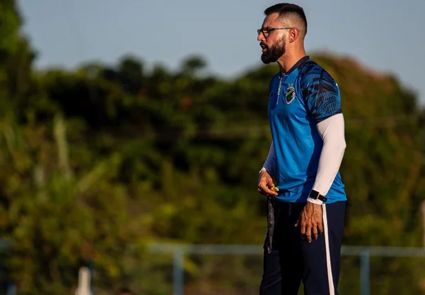 Luan Carlos, técnico do Altos