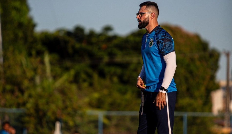 Luan Carlos, técnico do Altos