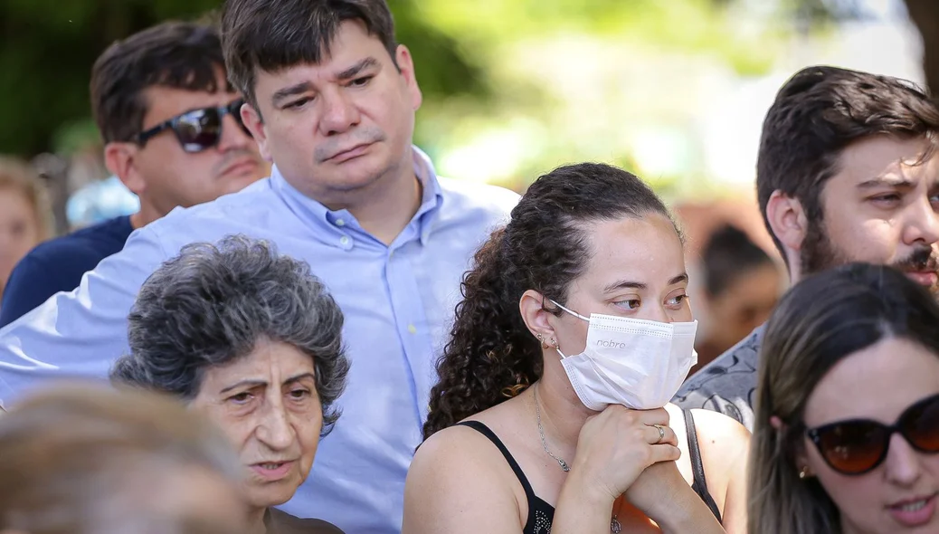 Luto durante sepultamento de Celso Barros Coelho