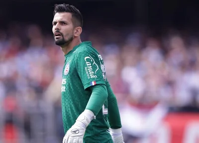 Marcos Felipe teve uma manhã de muito trabalho no Morumbi
