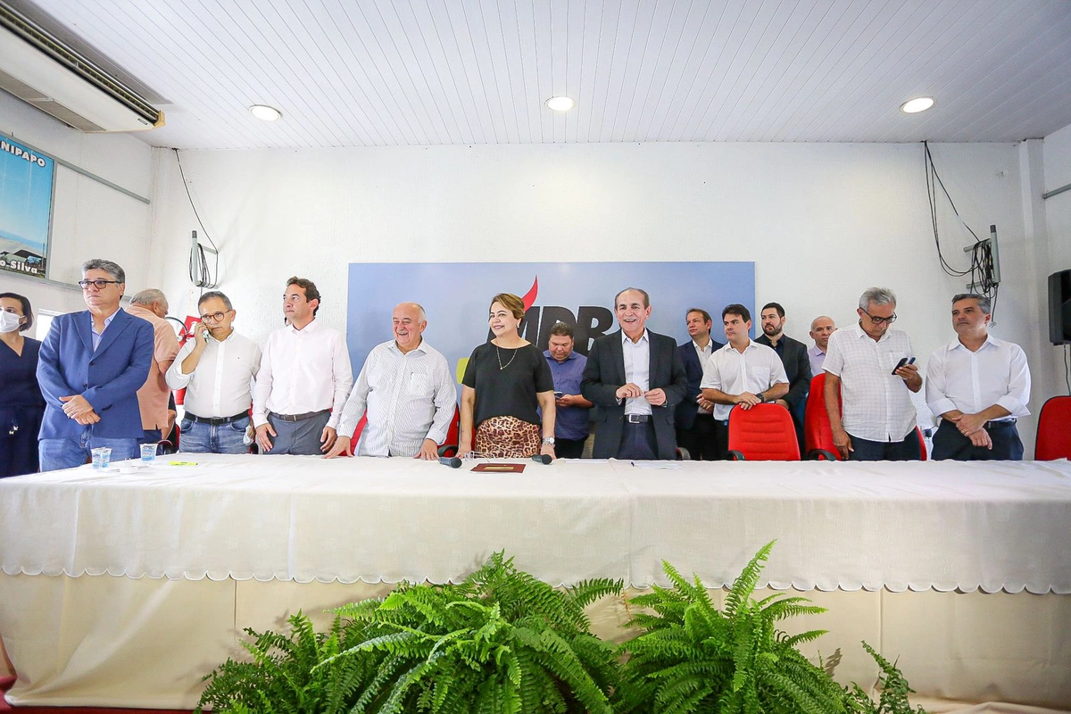 MDB filia 10 prefeitos ao partido