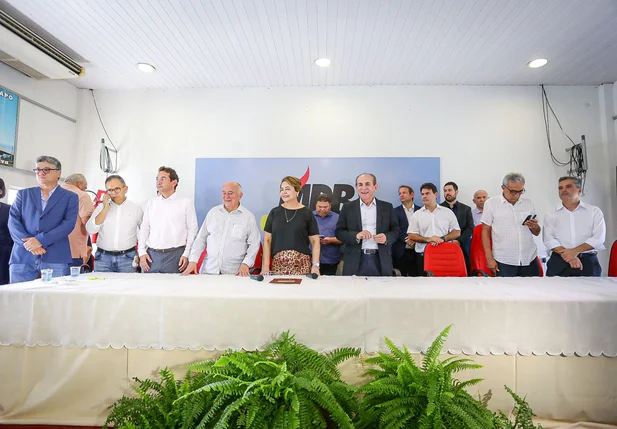 MDB filia 10 prefeitos ao partido