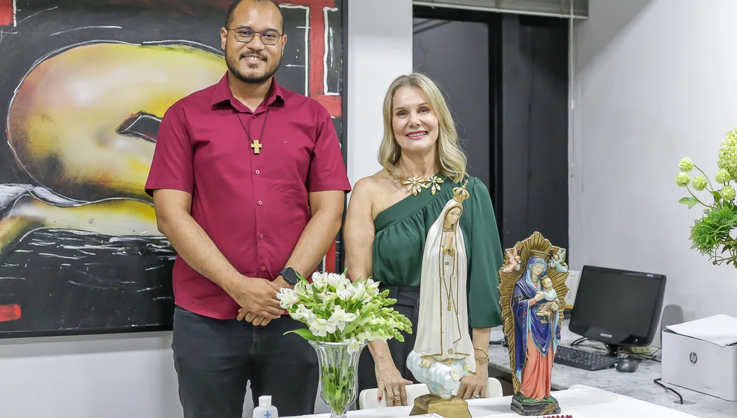 Médica Ana Tecla  ao lado do Diácono