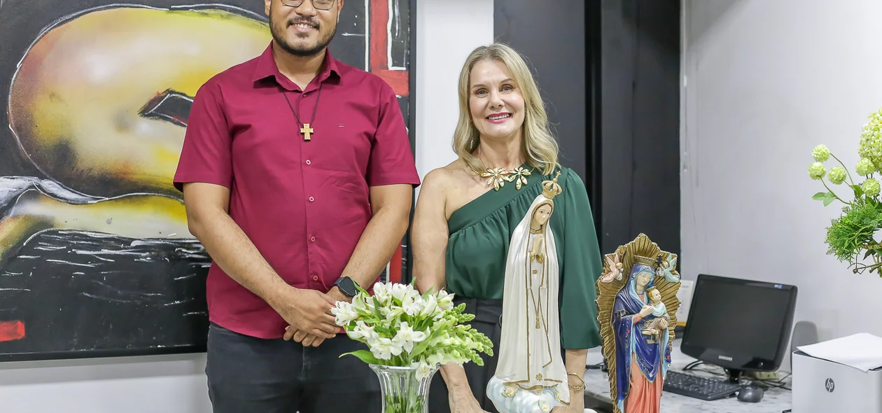 Médica Ana Tecla  ao lado do Diácono