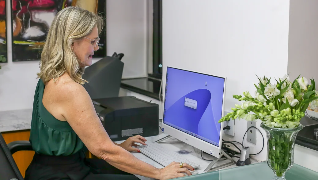 Médica Ana Tecla em seu consultório que foi inaugurado nesta sexta