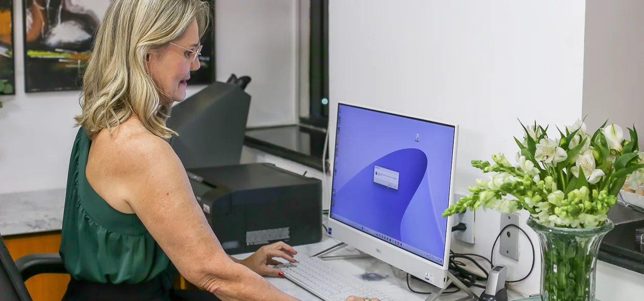 Médica Ana Tecla em seu consultório que foi inaugurado nesta sexta