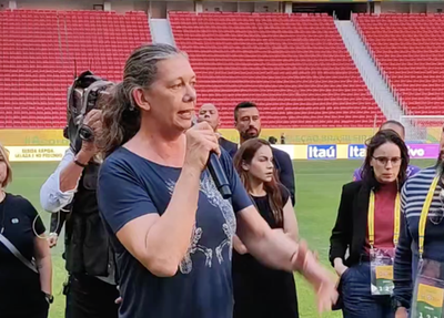 Ministra dos esportes Ana Moser propõe ponto facultativo em jogos da Copa do Mundo feminina.