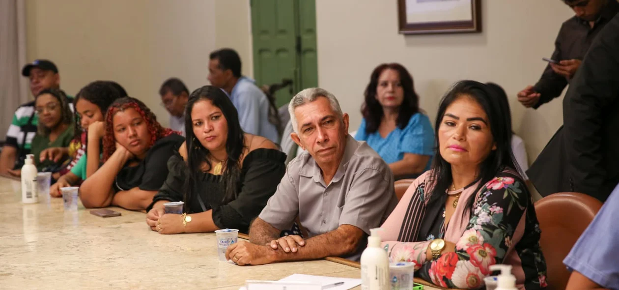 Moradores participaram da reunião no salão nobre