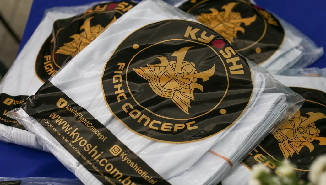 Novos uniformes de judô para crianças