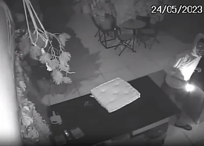 O criminoso identificado pelas iniciais A. S. A. D. S. foi flagrado pelas câmeras de segurança