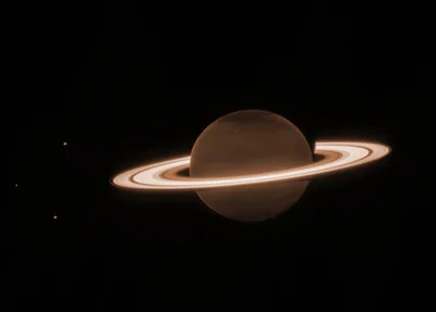 O planeta Saturno capturado pelas lentes de uma NIRCam.